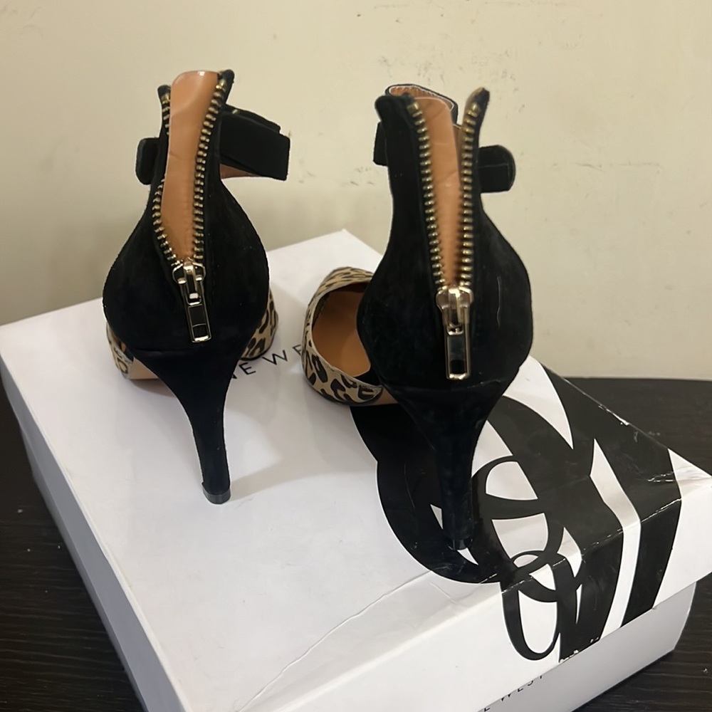 Leopard shies - Picture 4 of 6